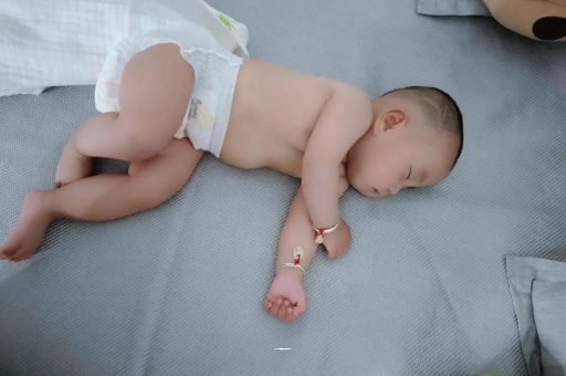 怒江没满月的宝宝 怒江没满月的宝宝